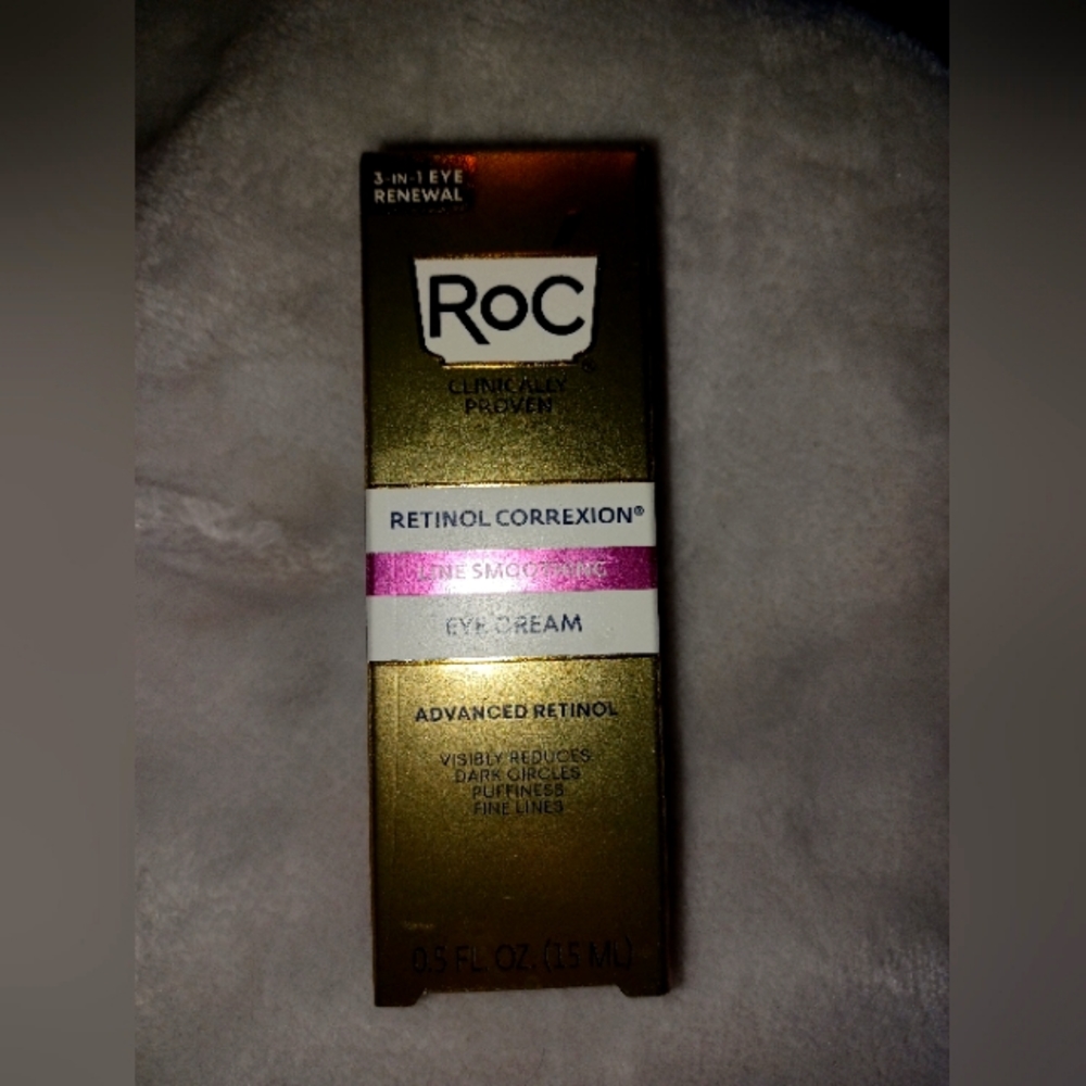 ROC RETINOL CORREXION LINE SMOOTHING EYE CREAM.